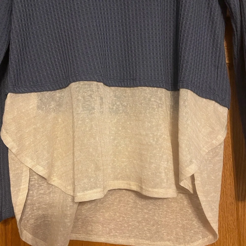 Lily White Long Sleeve Knit Top With Contrast Hem Medium